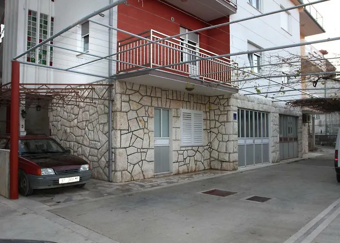 Raos Iva شقة